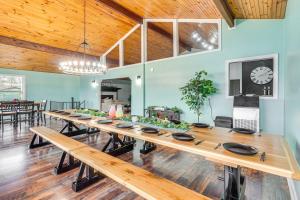 Mtn & Lake Norris Views: Family Home w Game Room!