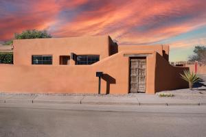 The Nicho House 4BD Ultra Modern Adobe Near Plaza