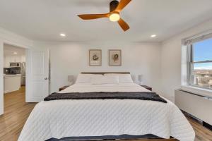 Modern 21st-Floor Condo King Murphy Bed View