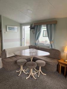 Meadow lakes golden palm resort