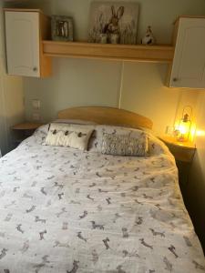 Meadow lakes golden palm resort