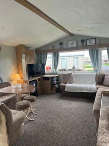 Meadow lakes golden palm resort