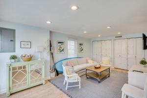 Beachfront Florida Getaway with Furnished Deck!