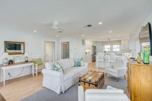 Beachfront Florida Getaway with Furnished Deck!