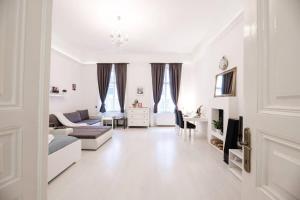 Central apartment close to the riverside