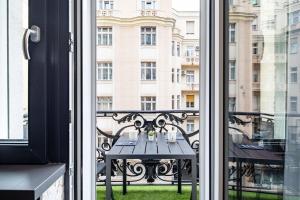 Ultra Central - Balcony - NEW