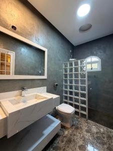 Casa no centro com churrasqueira e piscina