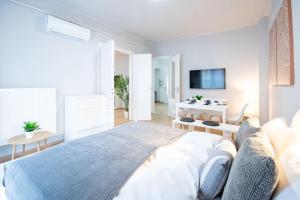 Modern - Balcony - Comfy