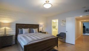 Single-Story Condo in Cathedral City with Pool Access