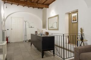 Family Apartment 10 Min from Duomo with 2 Bathrooms and AC
