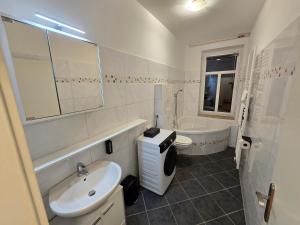 Boardinghouse mit 10 großen Apartments mit Parkplatz und Balkon