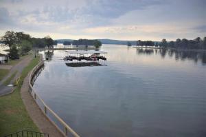 Hot Springs Lakefront Condo