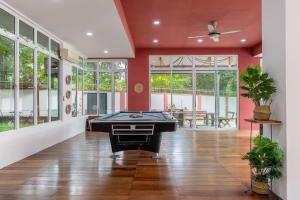 ForestEdge bungalow 9BR 42pax Templer Villa