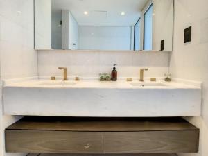 FIVE Palm Residence - Elegant Homes