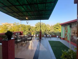 Jharokha - A Warm, Sun-filled Home with Terrace