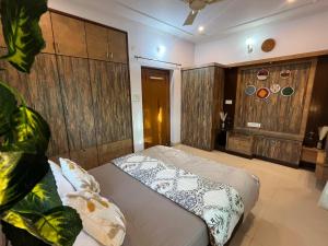 Jharokha - A Warm, Sun-filled Home with Terrace