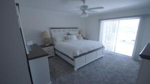 Stunning Sunsets- 3 bedroom 3 bath executive home