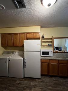 603 Continental Dr Unit 4