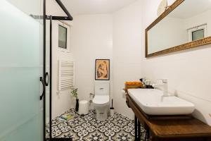 2BR Historical apartment 5 min to Taksim Sq