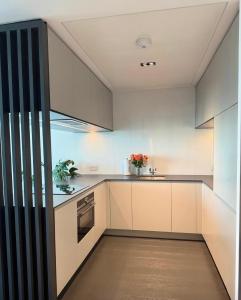 Canary Wharf Iconic London Skyline View