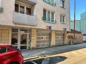 REVON Central-Urban apartment, Balcony & Free Parking