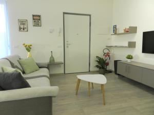 House Adriano Aquarama one bedroom apartment