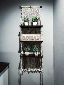 Bohemian Hideaway, Mountain and Valley Views, Pet Friendly