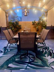 Major Vacation Jacuzzi 3 bed 2 bath slingshot!