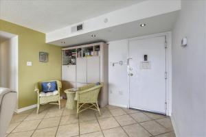 Ocean Front 2 Bedroom with outdoor pool!