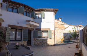 La Casina Casa rural con piscina privada y patio cerca de Gredos