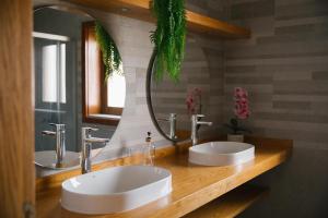 Blue Petrol Room - Ocean Double in Villa Barbuja