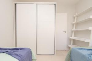 CAR1003| Apto todo reformado e equipado no Leblon