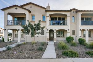 Snowbird Escape with Pool, 7 Mi to Dtwn Gilbert!