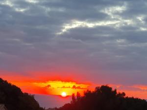 Nartelle Appartement avec Vue Panoramique, Piscine, Parking & climatisation