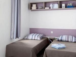 Mobil-home avec terrasse pour 4 personnes à Neffes - API-1-52-1071