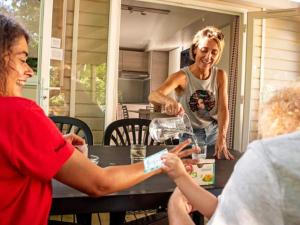 Mobil-home avec Terrasse et Salon de jardin pour 6 personnes - API-1-52-1185