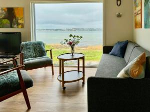 Holiday Home With Panoramic Views At Anslet Beach