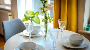 City Chic Boutique | Deluxe King Studio