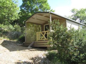 Chalet cosy avec terrasse à Vogüé - API-1-52-1393
