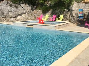 Chalet cosy avec terrasse à Vogüé - API-1-52-1393