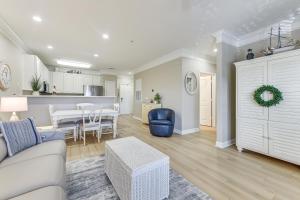 Pool and Private Balcony! Crow Creek Golf Club Condo