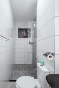 La Cozy Homes - Newly furnished 2 Bedroom Luxury Apartment in Nyali - Walk to the beach - Pool and Gym