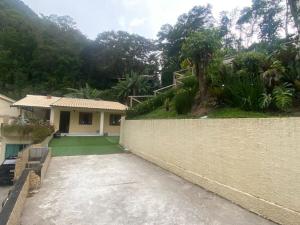 Entre a serra e o mar! Casa próx as melhores praias do Rio!