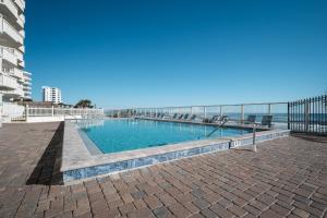 Direct Oceanfront Corner Condo, Family-Friendly with Beachfront Pool and Garage Parking