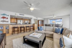 Direct Oceanfront Corner Condo, Family-Friendly with Beachfront Pool and Garage Parking