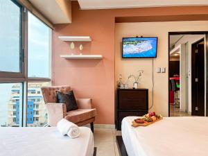 Luxury 2BR River View Apartment Pool, Gym & Jacuzzi