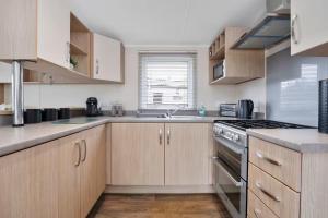 Salt & Sand Retreat - Sleeps 6 - Seton Sands Beach