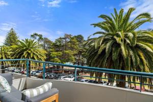 Waterfront Studio with Spa Opposite Cowes Beach