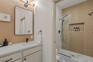 Seattle Waterfront Condo - Walk Up Steps to Pike Place