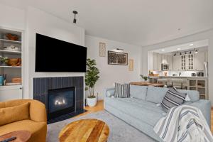 Seattle Waterfront Condo - Walk Up Steps to Pike Place